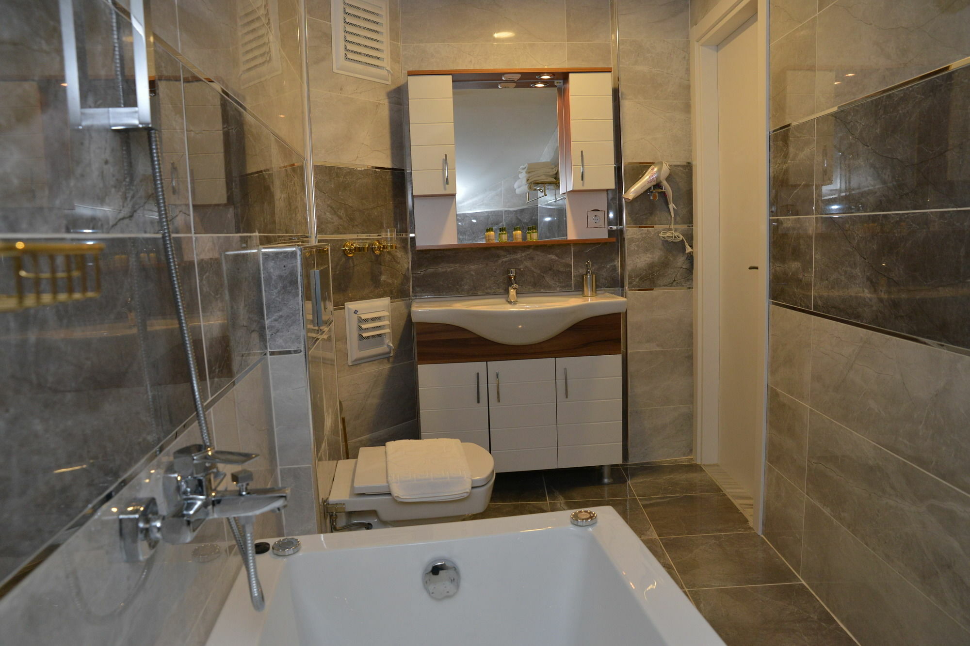 Deep Hotel Istanbul Exterior photo